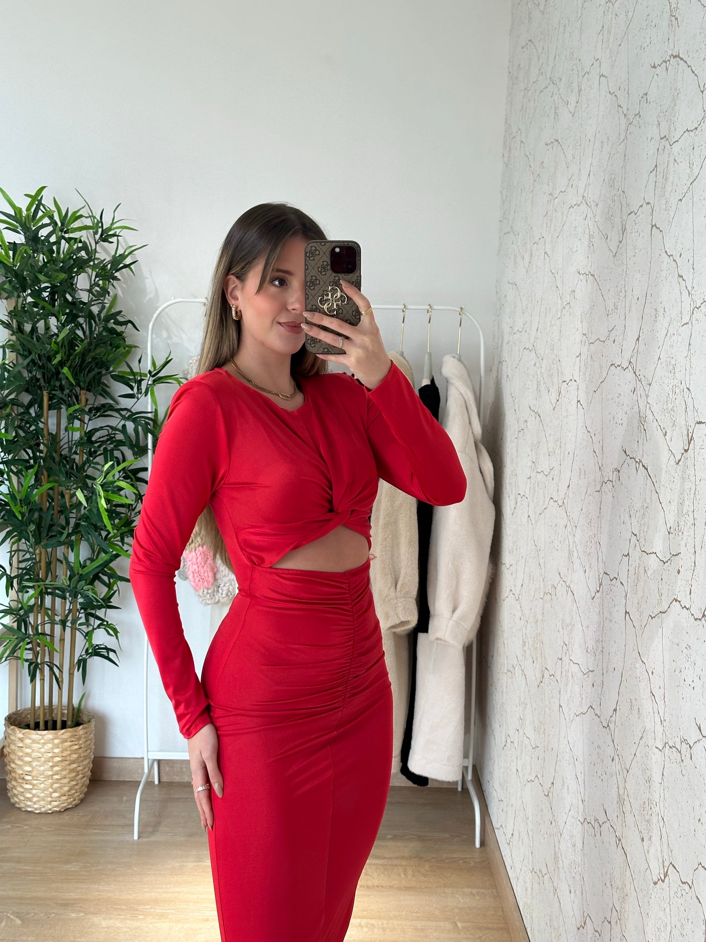 VESTIDO LONGO VERMELHO COM ABERTURA NO PEITO