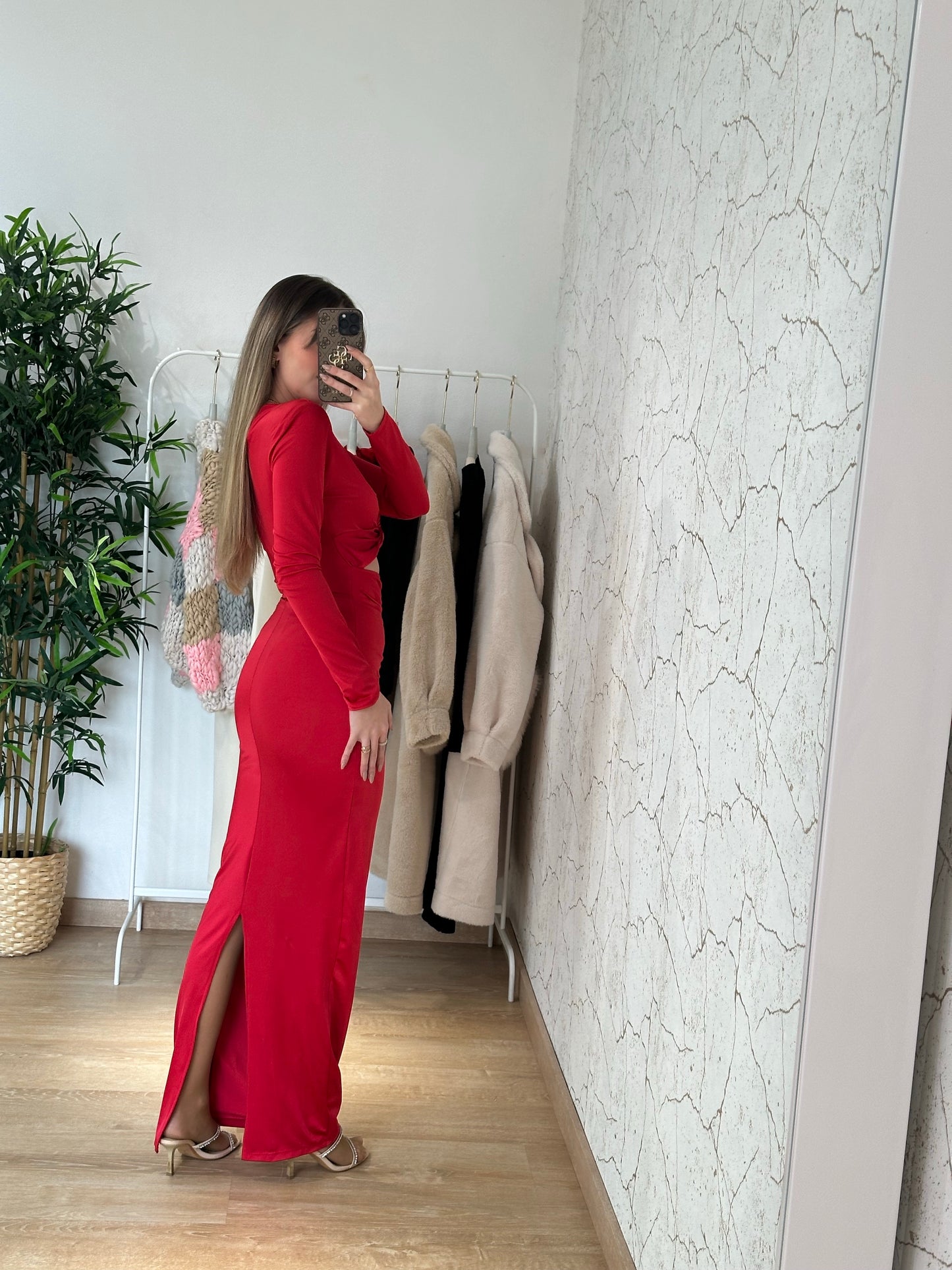 VESTIDO LONGO VERMELHO COM ABERTURA NO PEITO