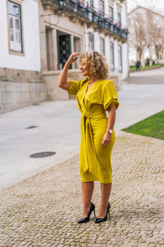 VESTIDO COM MANGA EM BALÃO